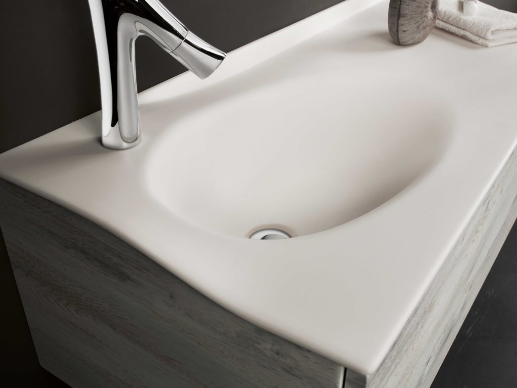 Meuble de salle de bains en bois blanc Joya ambiance bain vasque